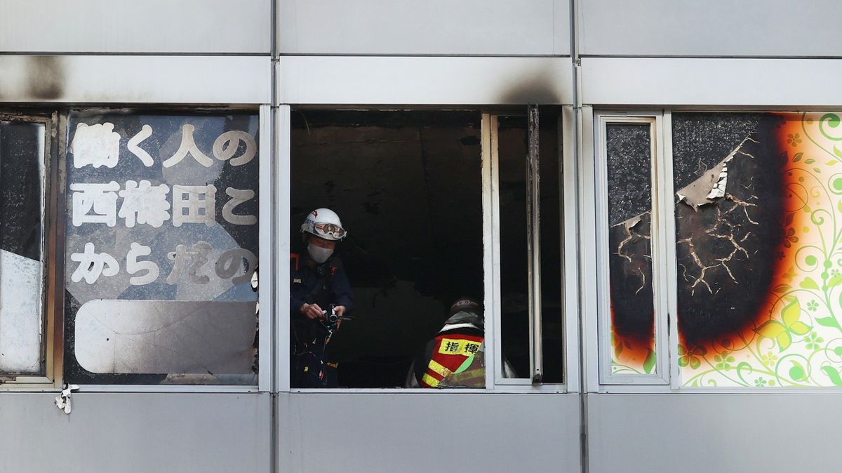 Při požáru výškové budovy v japonské Ósace nejspíš zahynulo 24 lidí